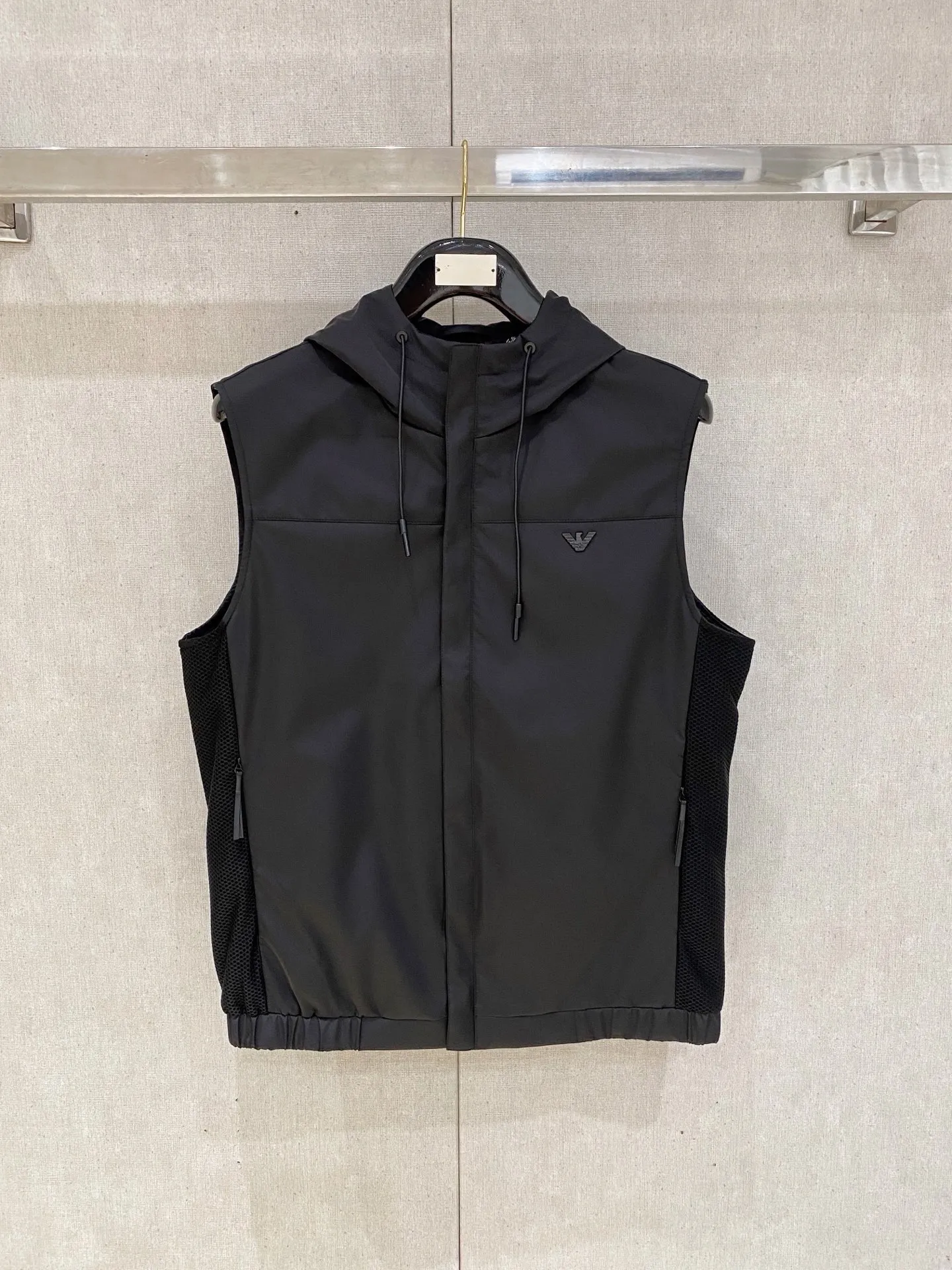 Armani Breathable ： ， ， 、Breathable ， ； Breathable ， ， ； ， ， 。 ： ， ， ； Logo， ， ； ， ， ； ， ， ， ； ， ， 。 ： ， ， T 、Polo、 ； ， ， 、 、 ； ， ， 、 、 。 ： 、 、 ， ， 。 ：Navy Blue 、Black Sizes：M-4XL